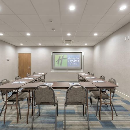 Holiday Inn Express & Suites Tulsa Midtown By Ihg Exterior foto