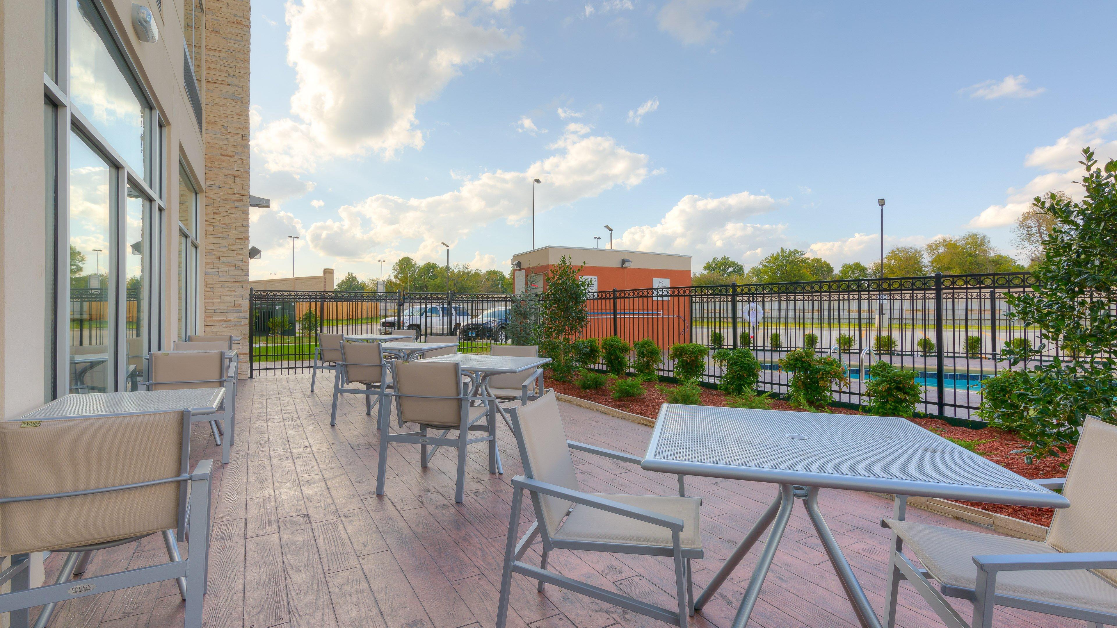 Holiday Inn Express & Suites Tulsa Midtown By Ihg Exterior foto