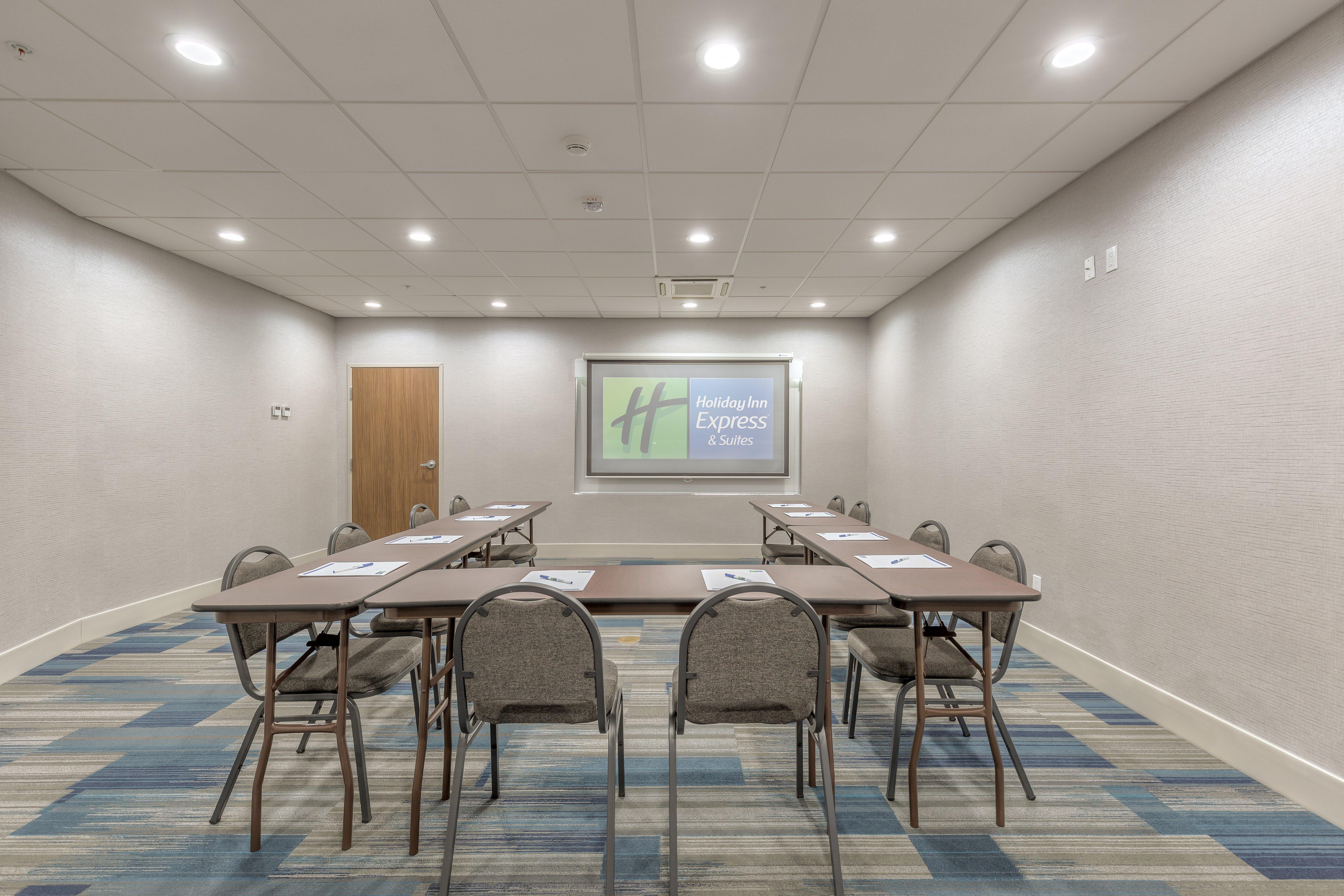 Holiday Inn Express & Suites Tulsa Midtown By Ihg Exterior foto