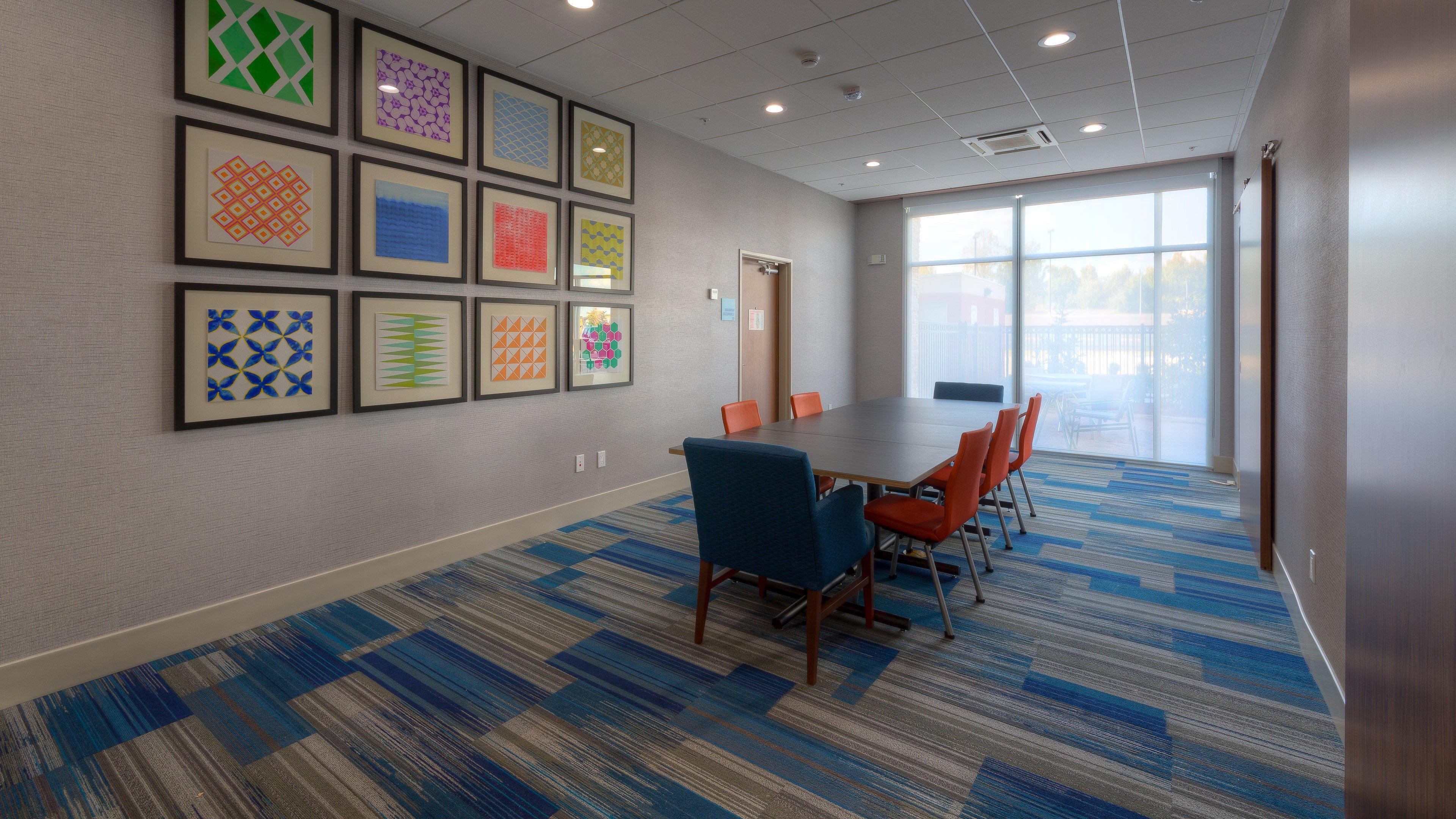 Holiday Inn Express & Suites Tulsa Midtown By Ihg Exterior foto