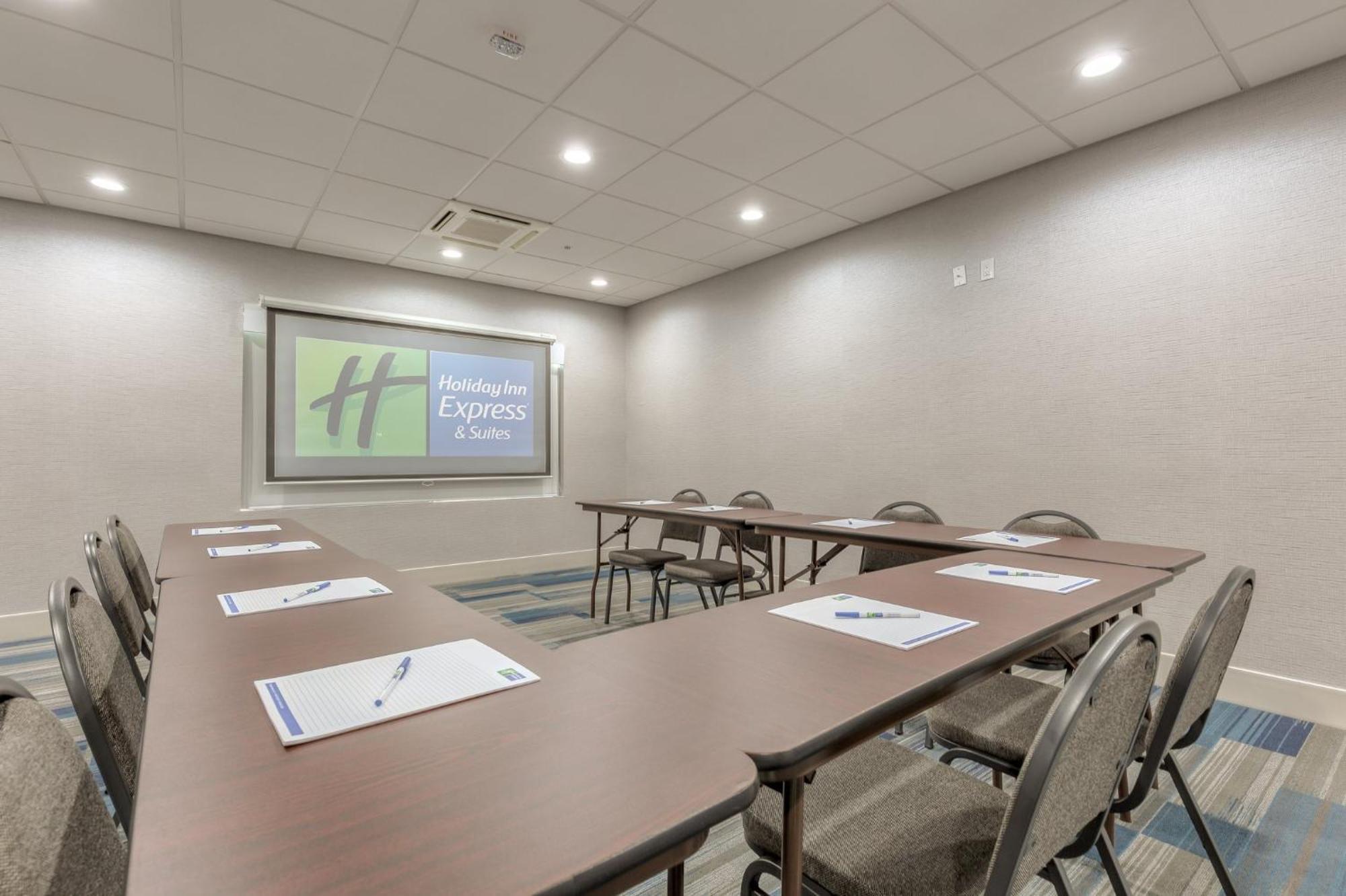 Holiday Inn Express & Suites Tulsa Midtown By Ihg Exterior foto